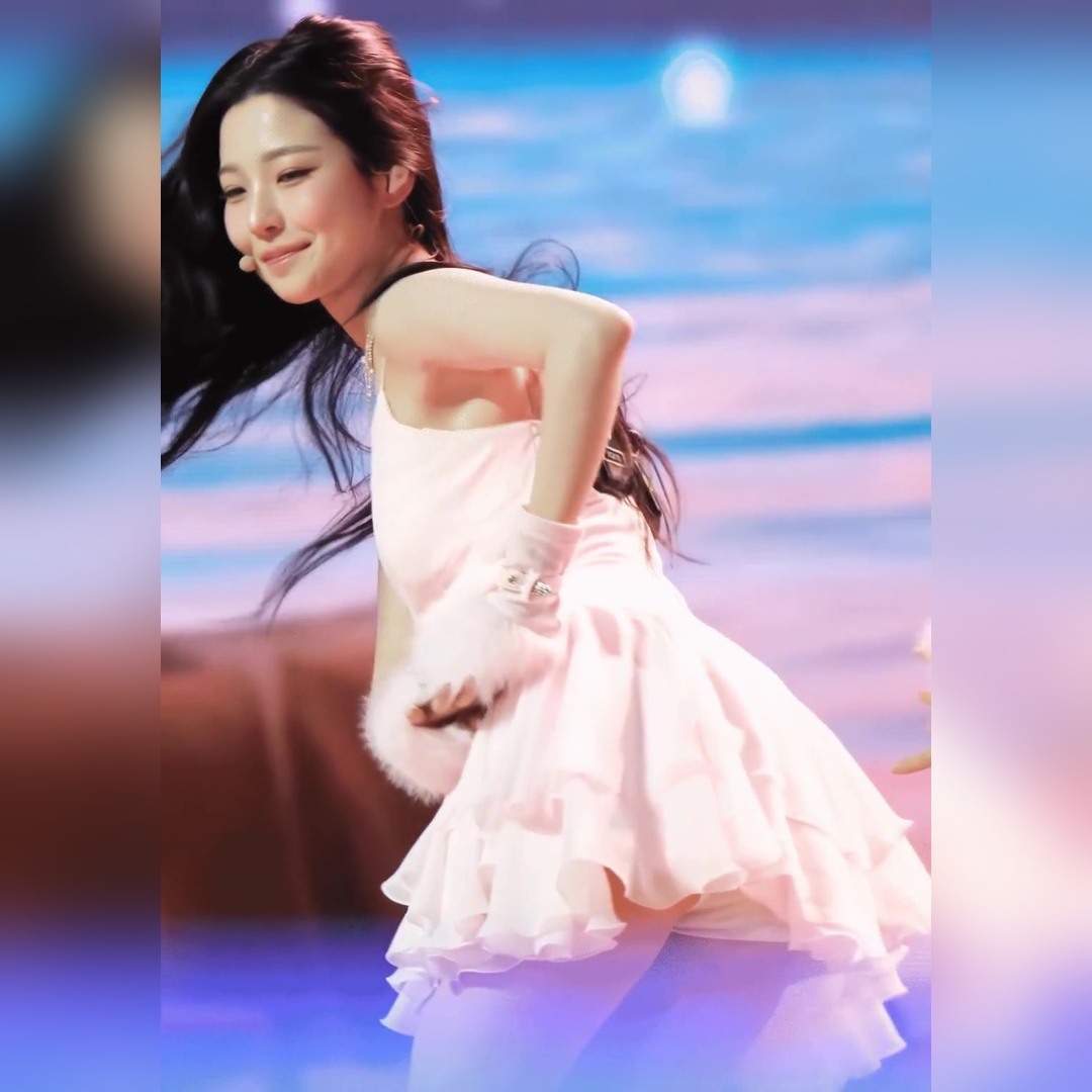 [프로미스나인] 백지헌 살랑거리는 순백색 프릴의상 흰속 엉벅지