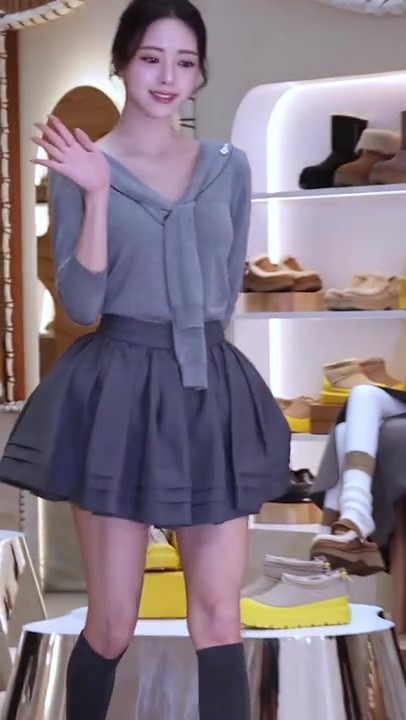 있지 유나 행사장 회색 여친룩 미쳤다... 예의 바른 인사에 눈부신 미모 레전드 ㄷㄷ