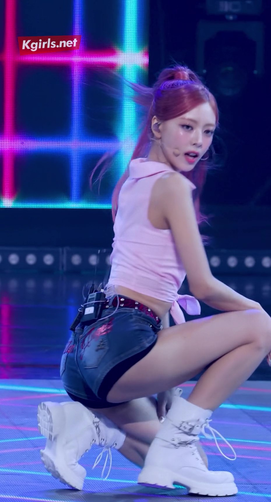 있지 유나 짧은 청팬츠로 드러낸 몸선