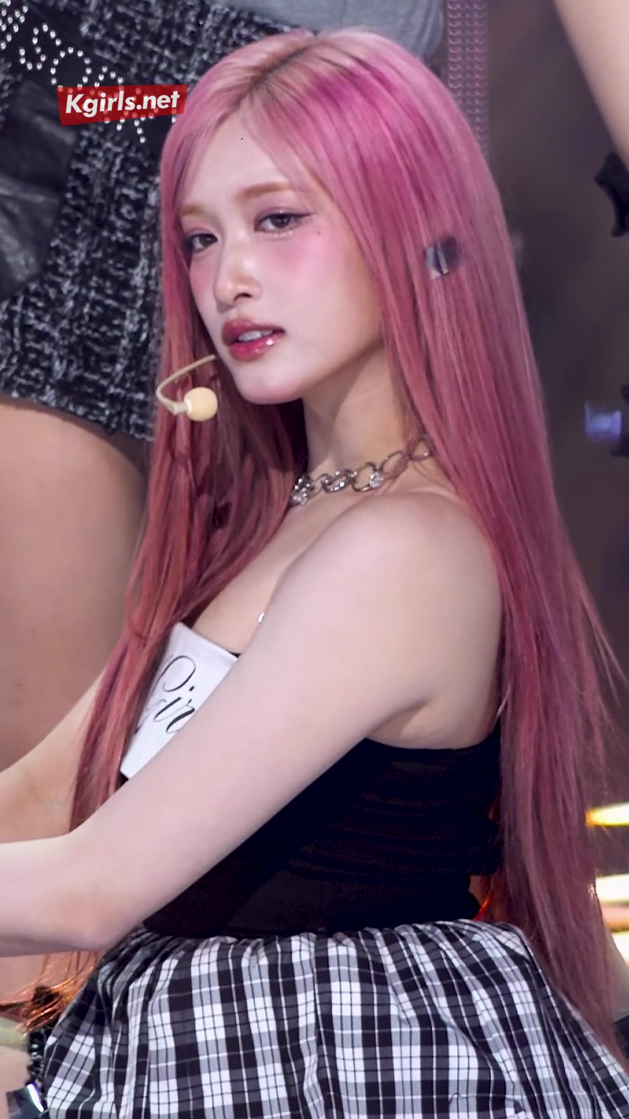 아이브 이서 오프숄더 애티튜드 착장