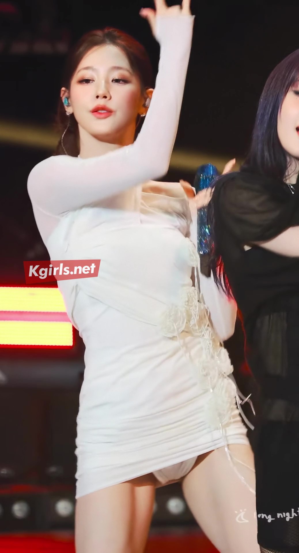 미연 순백 의상 속 폭발하는 새하얀 살결 바디... 아이들 최강 백옥 미학