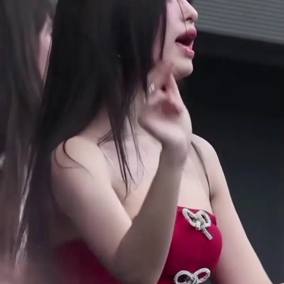 BABYMONSTER Ahyeon Stuns with Side View in Red Corset