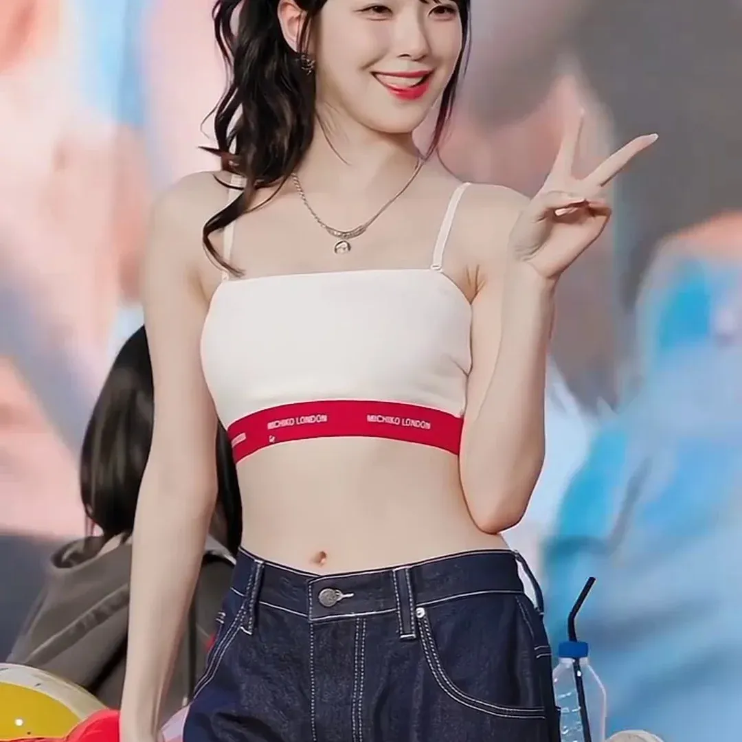 Baek Jiheon Rocks White Sports Bra and Jeans with Killer Abs