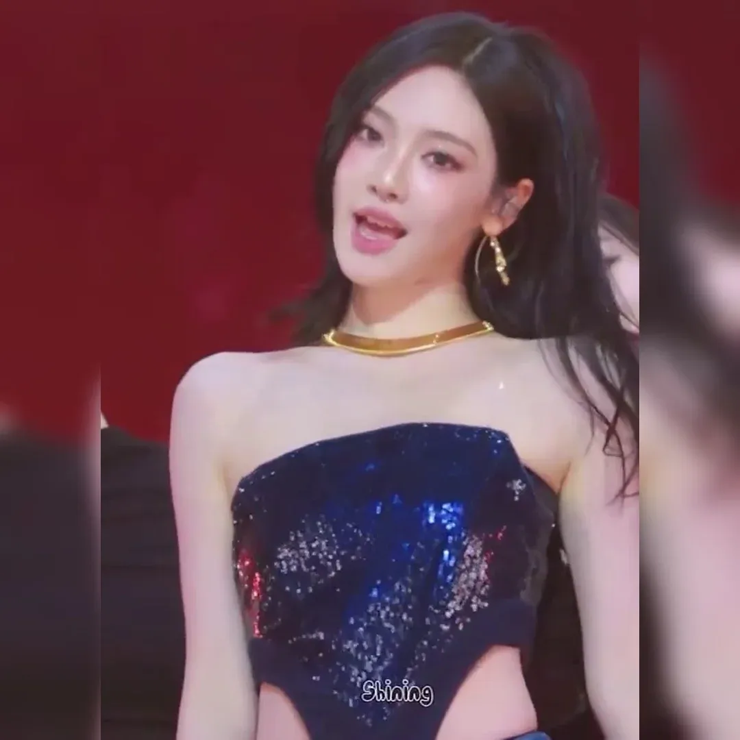 에스파 닝닝 파란 반짝이 모노키니 골반 폭발 돌리기! 내전근 4K 선명도 미치광이 압도