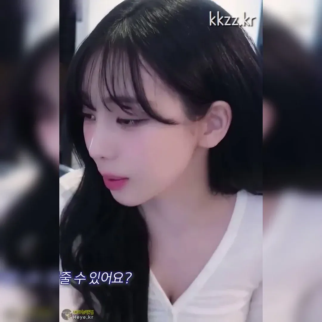 카리나 입술 적시며 빨아먹는 섹시 먹방 움직임ㅠㅠ 미치겠네