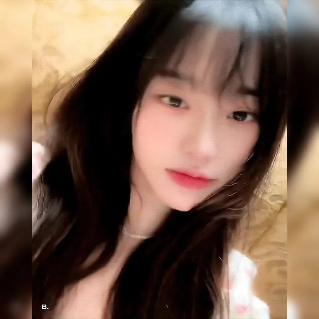 Jang Wonyoung’s Video Call Fancam: Natural Makeup Beauty… Is She Even Real? Popping Off the Screen 🤯