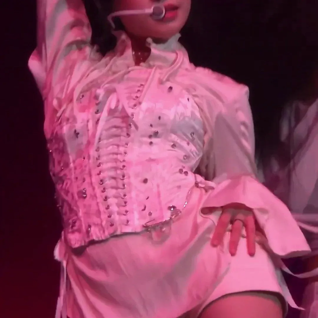 Spotlight on Jo Yuri! White Corset and Stunning Legs Steal the Show