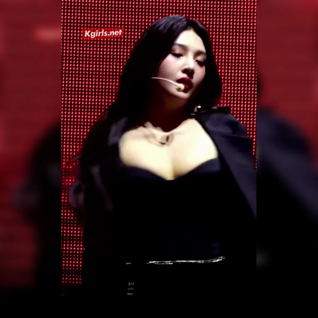 레드벨벳 조이, 숙성 폭발한 가슴골과 골반으로 sm콘 완전 장악 직캠