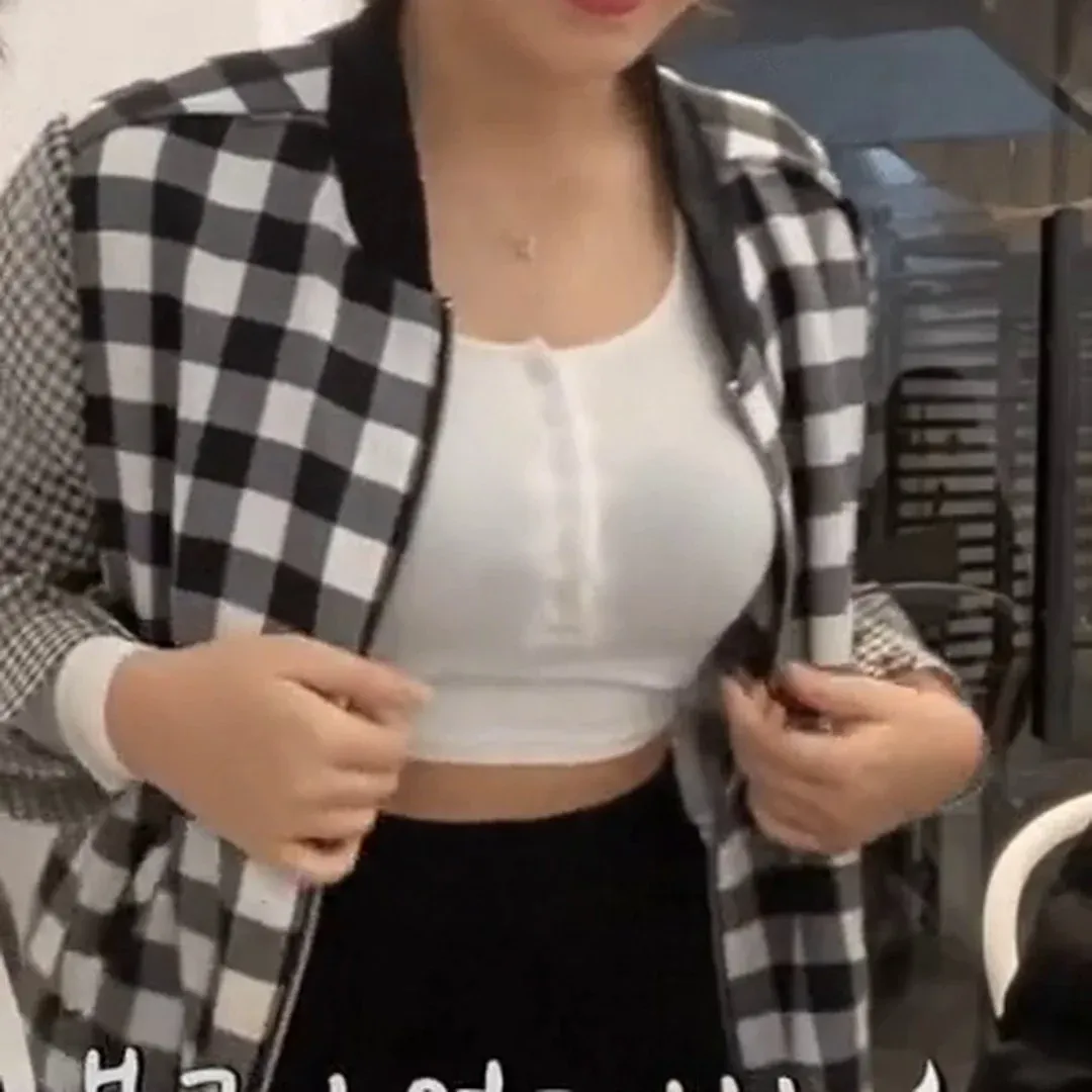 Red Velvet’s Yeri Stuns in Sky Blue Bikini! Burberry Check, Abs & Waistline – Super Sexy Look OMG 😭😭😭