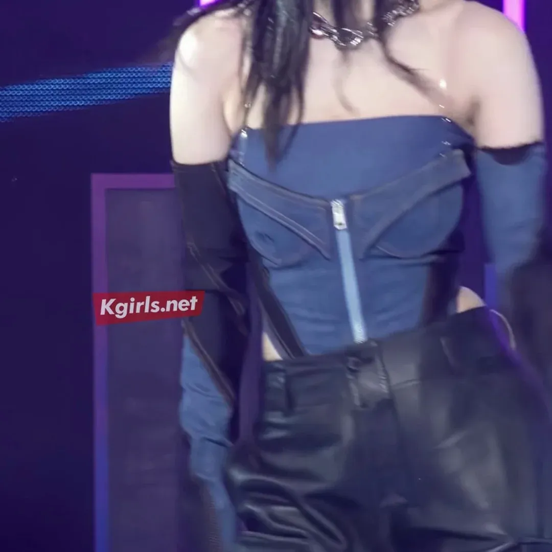 에스파 카리나 오프숄더 가슴골 터지는 컴백! 미치도록 섹시해!!!