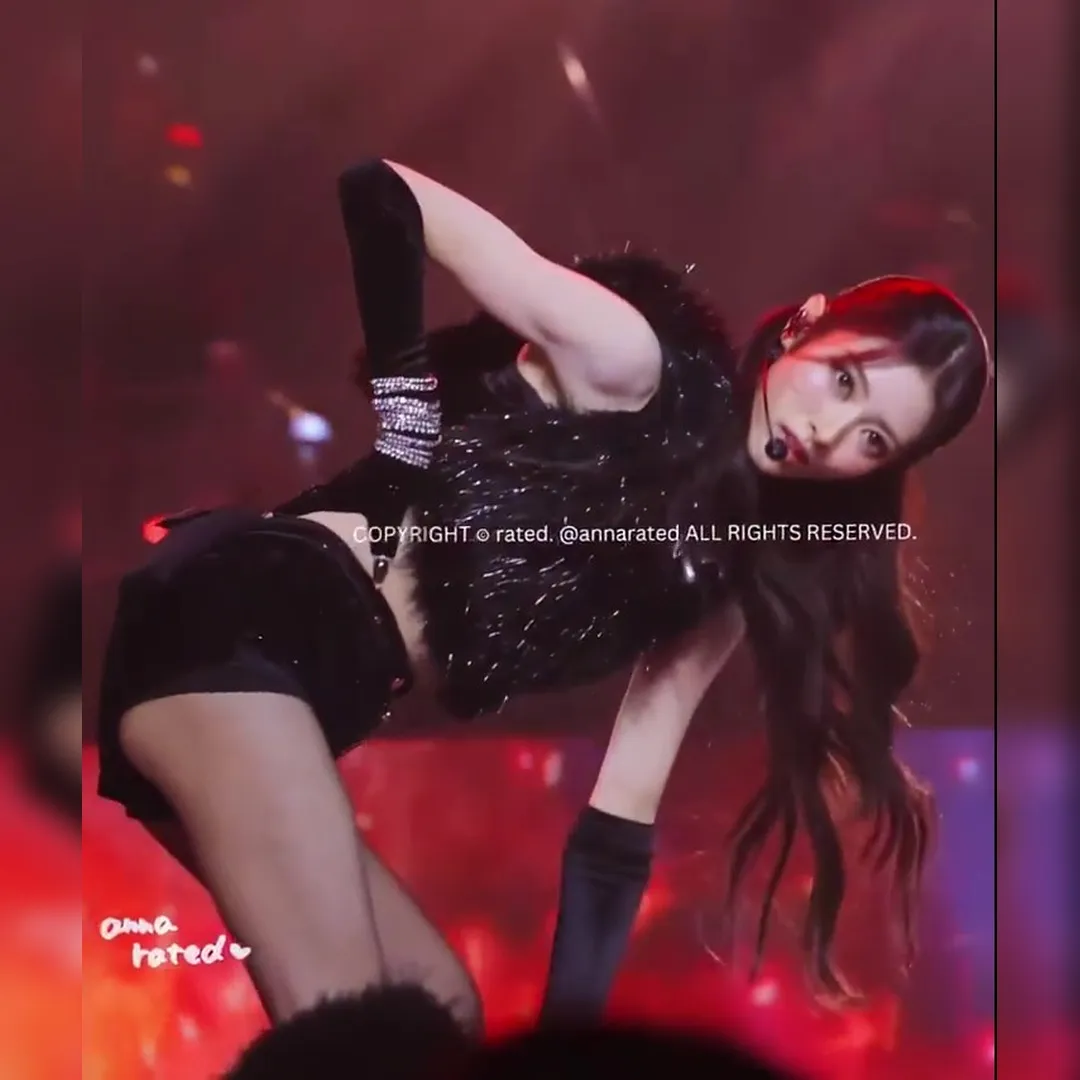 Miyao Anna’s Legendary Fancam in Black Fur and Hot Pants