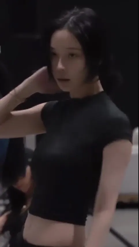 와 미치겠어 에스파 윈터 브라 비치 터질듯 봉긋 크롭티+개미허리 연습 직캠 ㄷㄷ