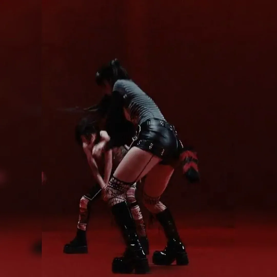 Baby Monster Laura’s Daring Mini Skirt and Black Garter Belt Combo is Stunning in 4K!