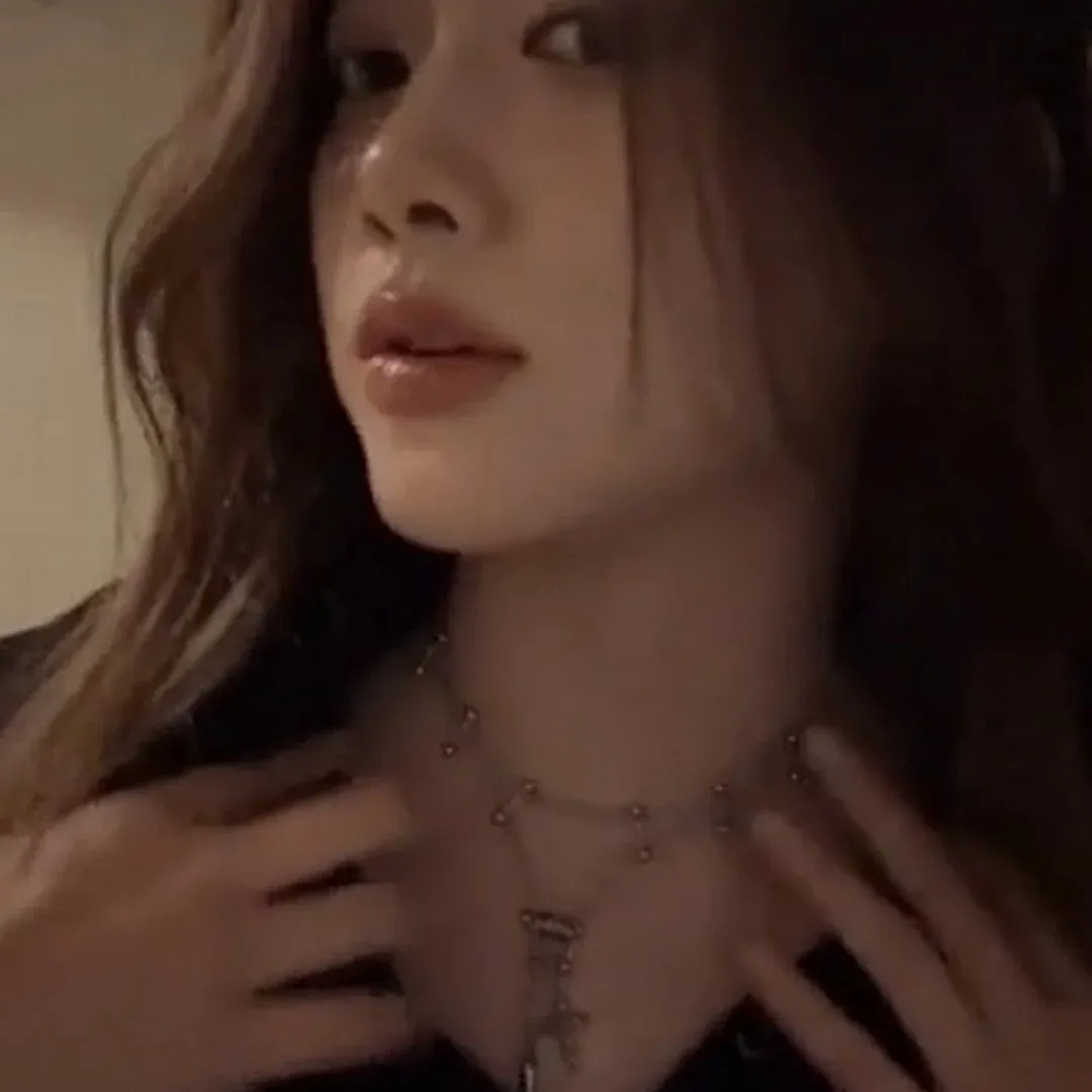 CLASS:yのウォン・ジミン、ライブ配信で大爆発！黒のリブニットでセクシーさ全開💥🥵🔥