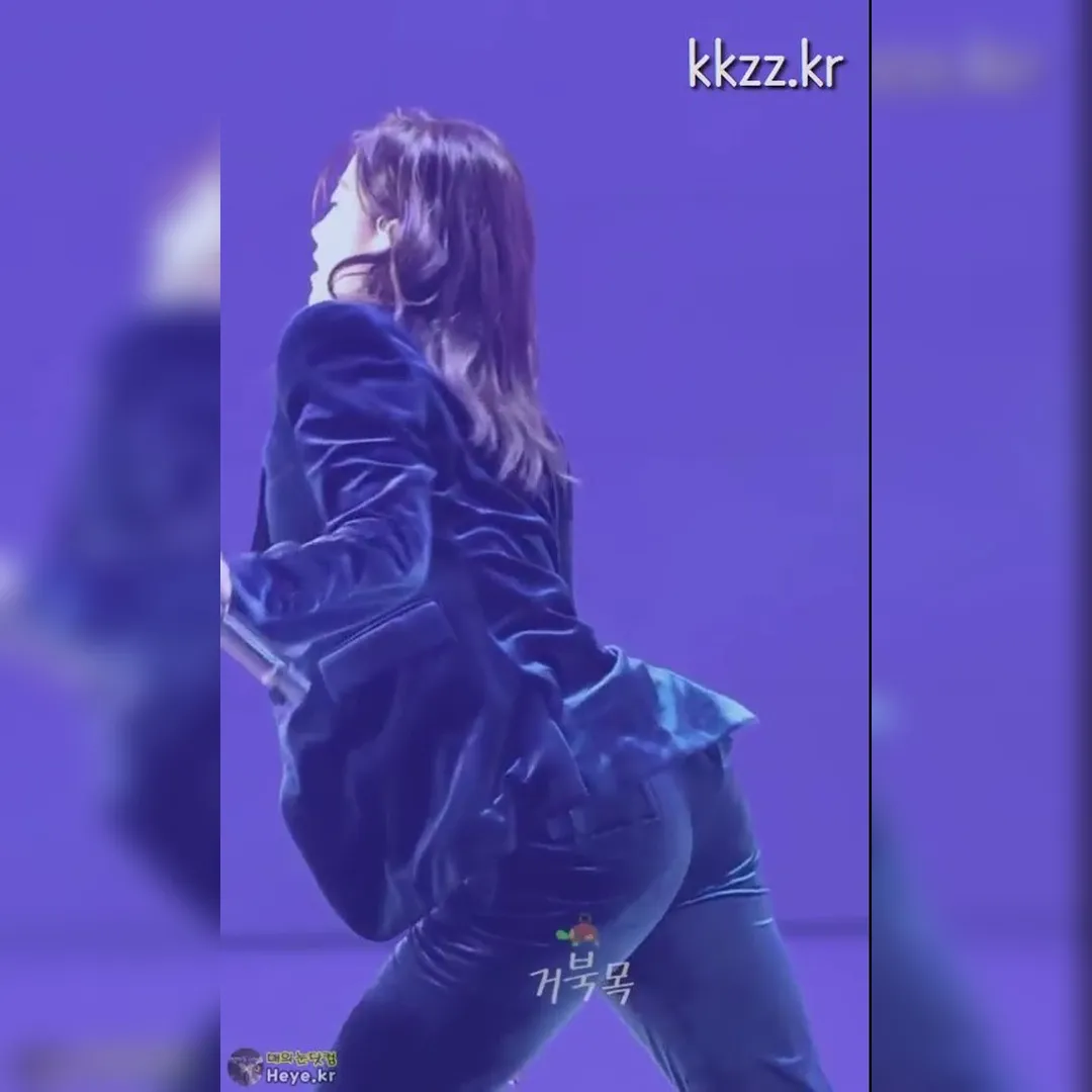 카즈하 벨벳 수트 라인 직캠 해부… 골반 허벅지 S라인 폭발하는 치명적 비율