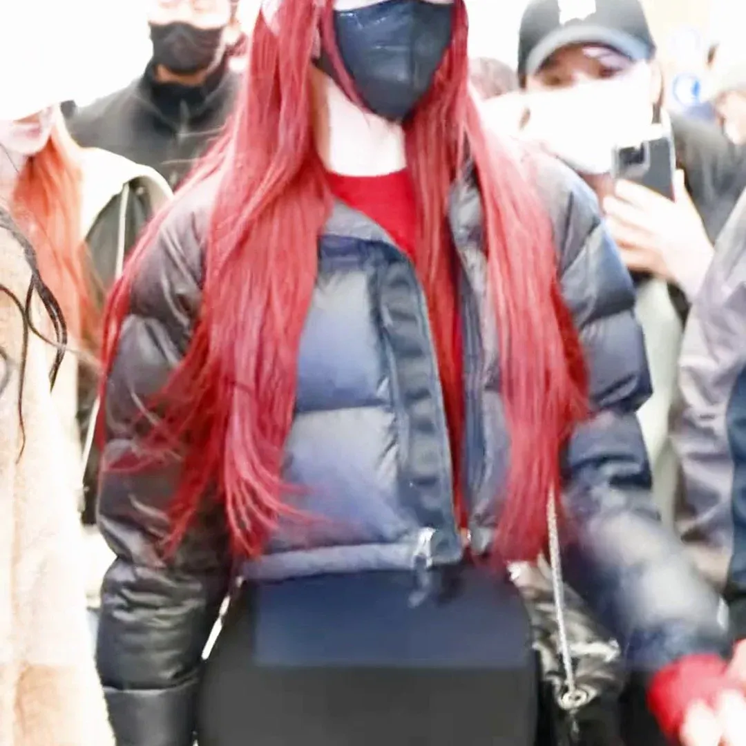 Yuna Rocks Leggings at the Airport… Stunning Figure OMG