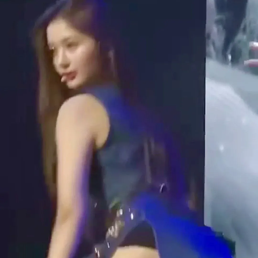 엔믹스 설윤 옆트임 청순미니 검은속옷 빤히 드러난 엉덩이 들썩이는 초고화질