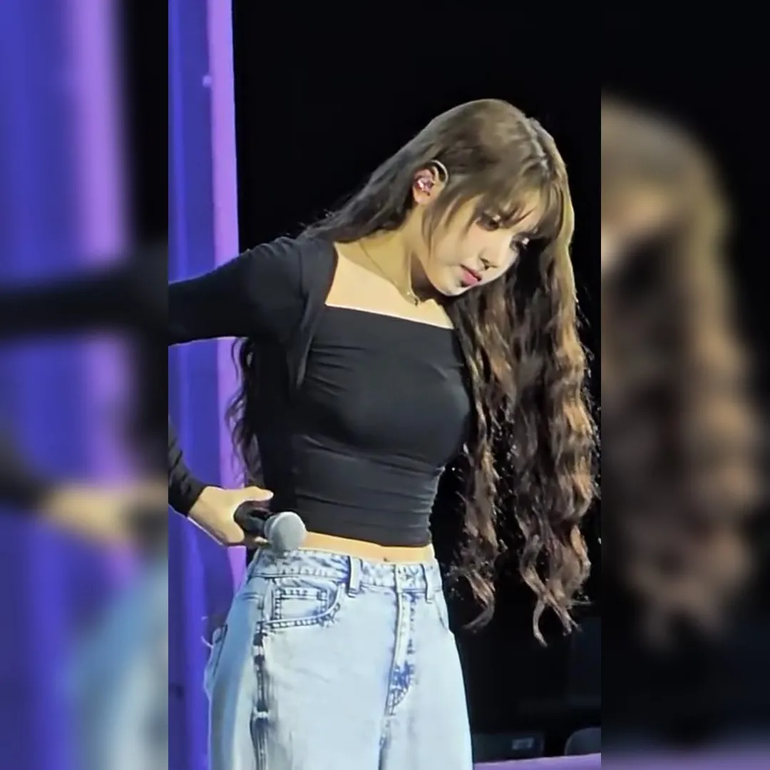 牛仔褲裡快要爆開的短版上衣…智友的身材讓人無言以對