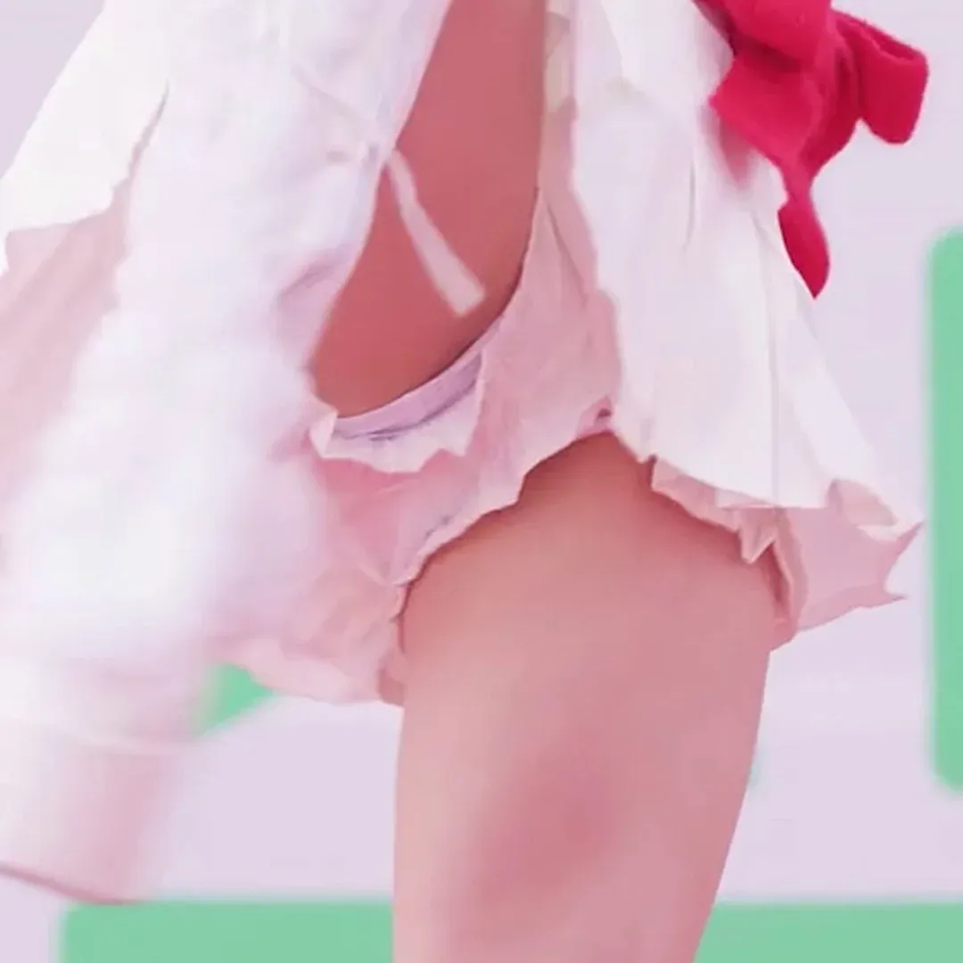 娜英濕透白色內搭褲撐爆！高舉雙腿瘋狂扭腰爆發