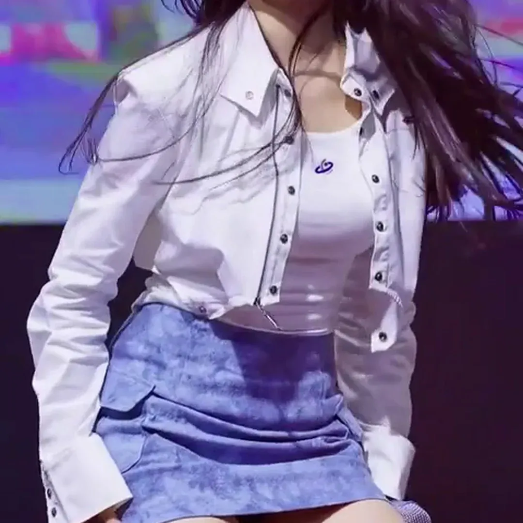 STAYC’s Isa Rocks a Mini Skirt with Stunning Legs!