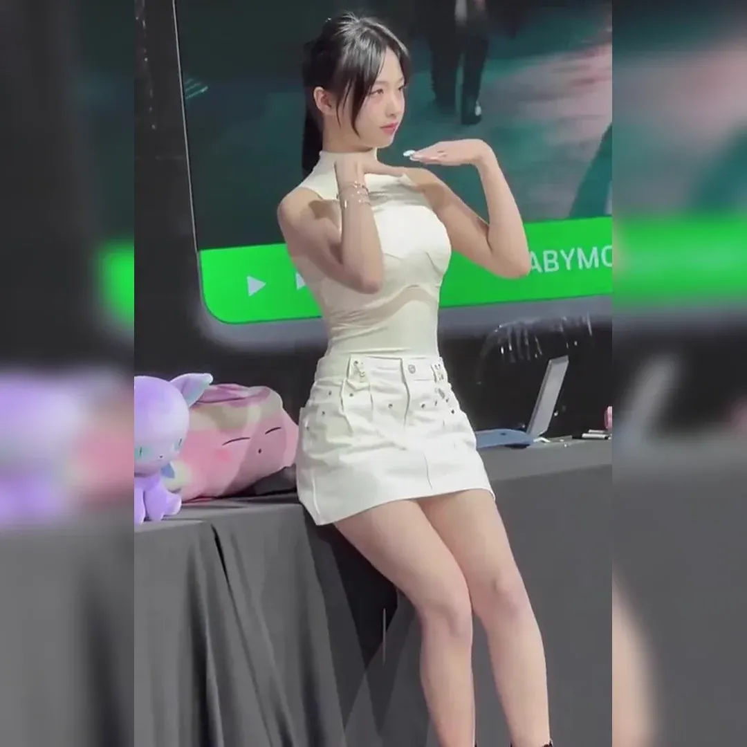 阿賢粉絲簽名會上的白色超迷你裙…這是真實的嗎？