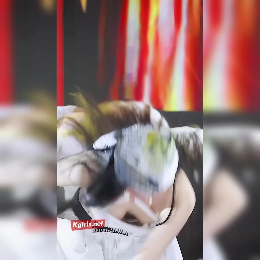 イェジのホルターネック姿がやばい!!! 鎖骨ラインにドキドキが止まらない😭