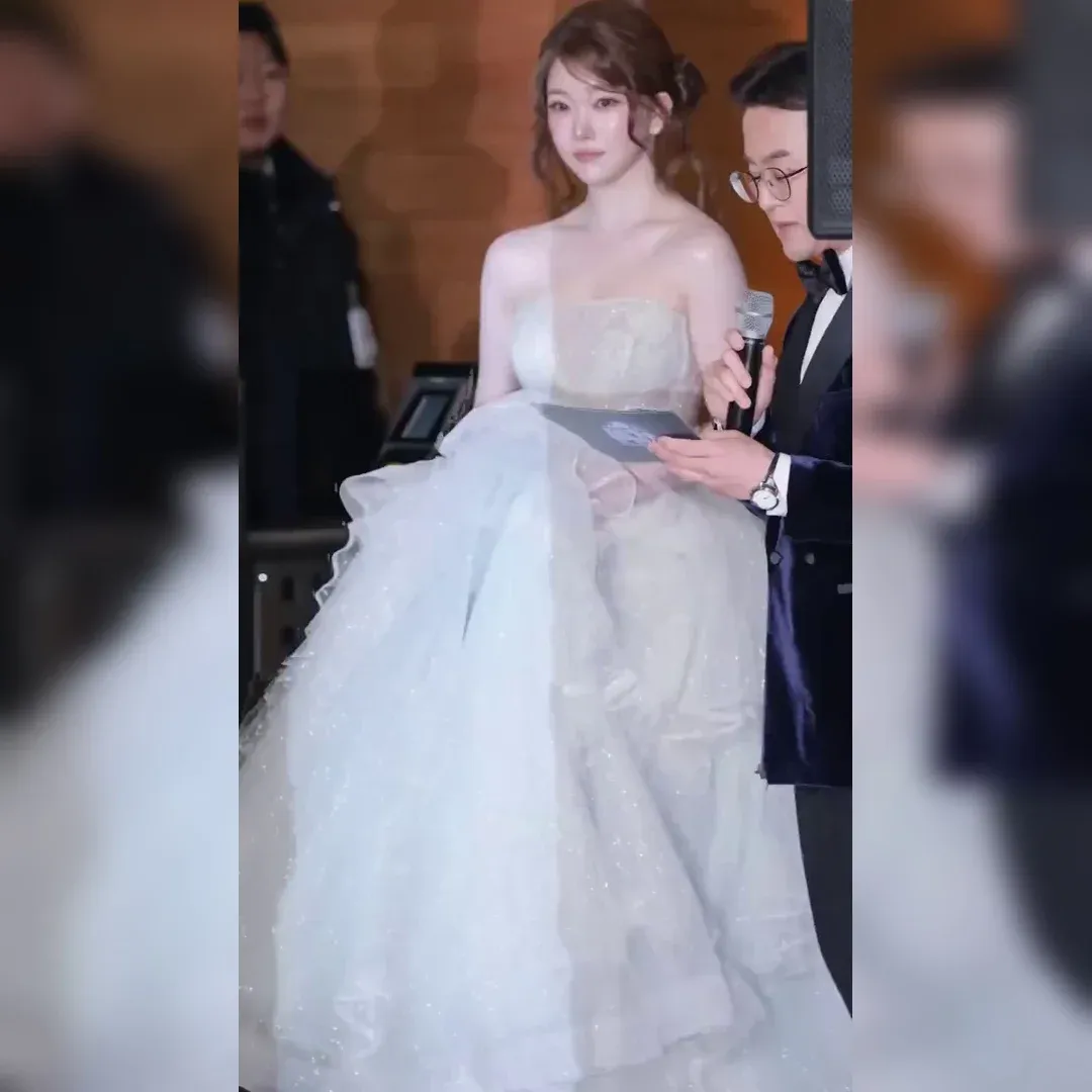 Billie Tsuki Stuns in Pure White Off-Shoulder Dress with Eye-Catching Décolletage… Shocking at the Entertainment Awards