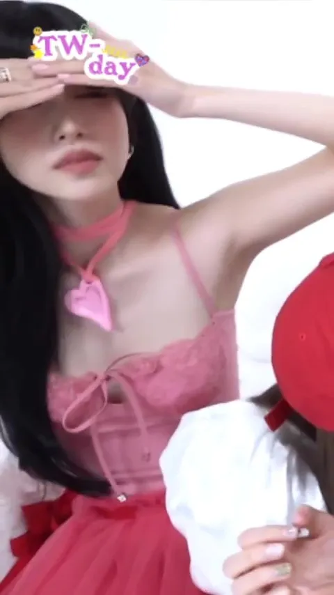 미나 핑크 란제리 코르셋 가슴골 겨드랑이 직캠 미쳤어!!! 심쿵 우아함 폭발ㅠㅠㅠ