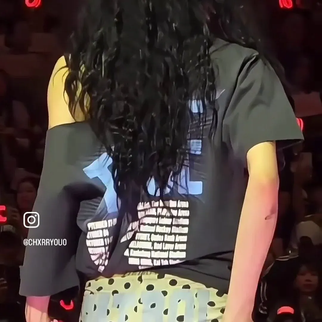 TWICE彩瑛 穿上緊身波點熱褲 Y字線+翹臀超性感爆發! 😱🔥💦