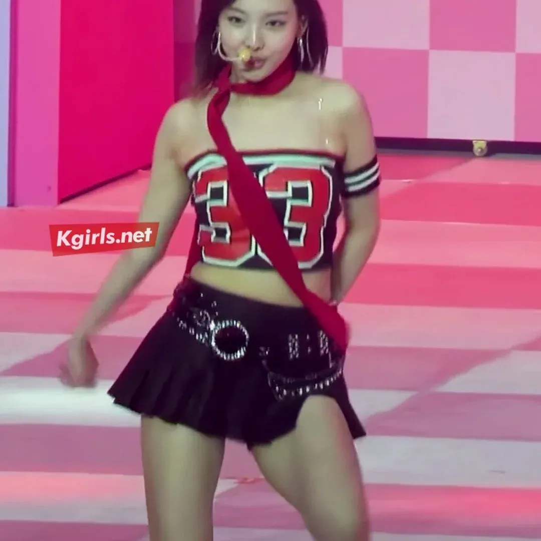 TWICE’s Nayeon and Lee Hyori Rock the Stage in Sexy 4K Outfits!