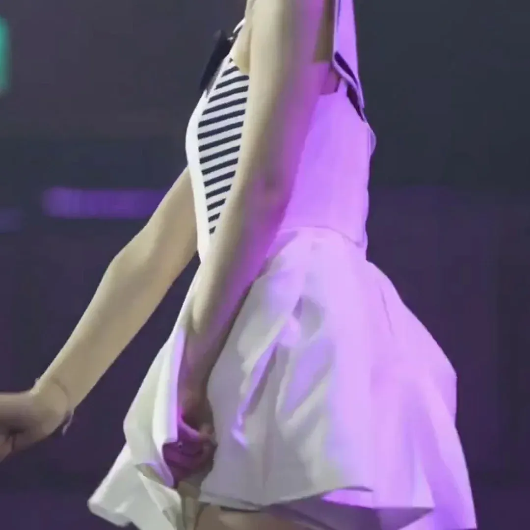 TripleS’ Lynn’s Ponytail and Stunning Thighs! White Pleated Skirt Surprise