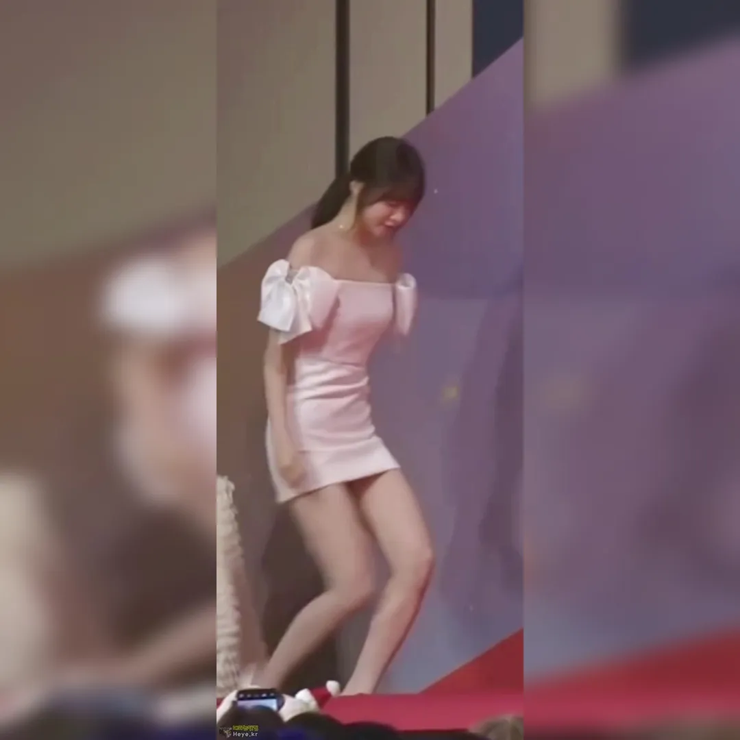 르세라핌 홍은채 화이트 미니드레스 허벅지 팽팽한 각선미… 터치감 상상만 해도 발정 날 직캠