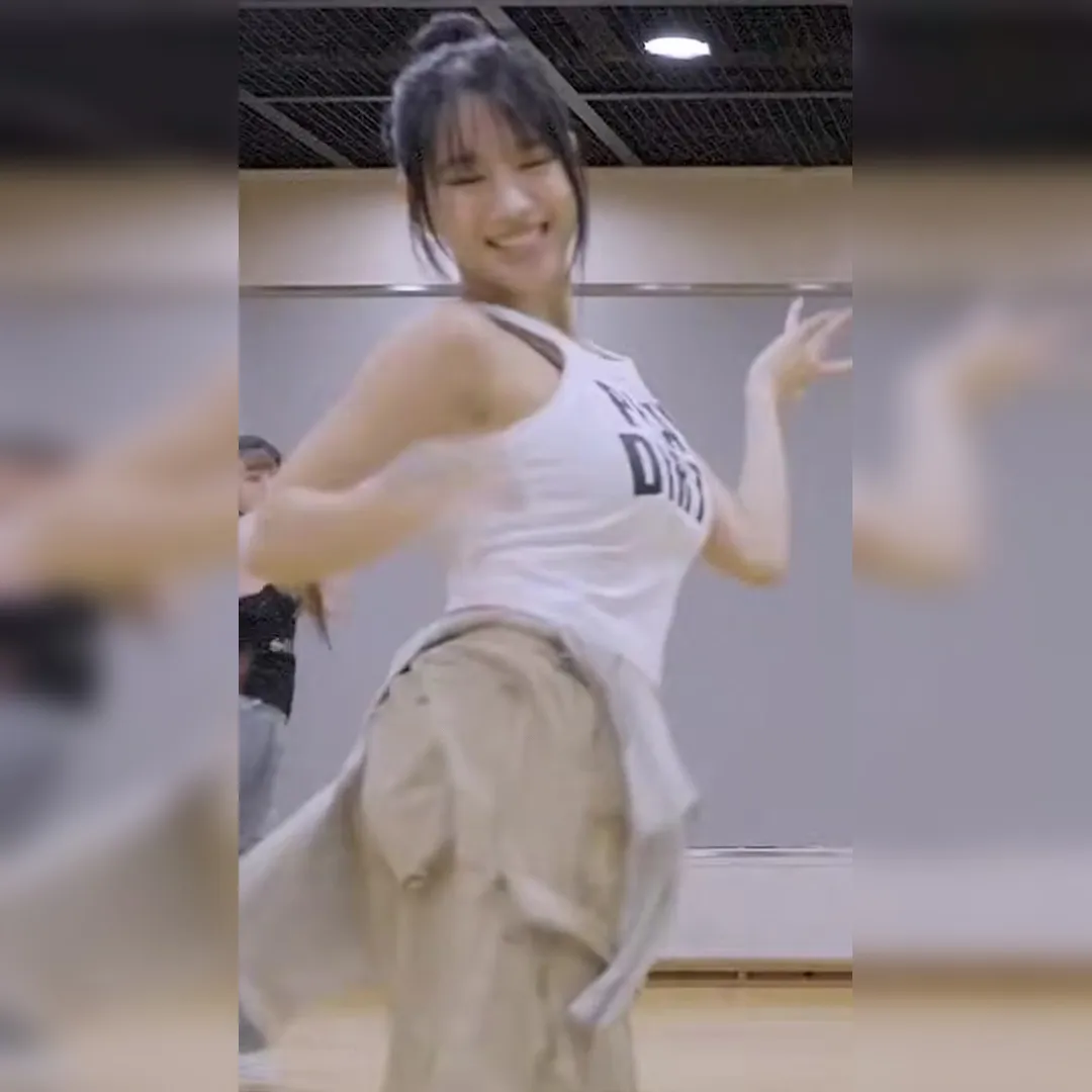 Natty白色無袖上衣跳動…這是怎麼回事…