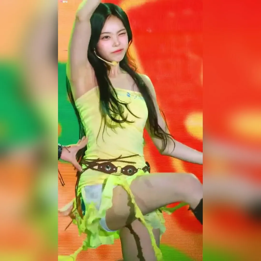 黃色一字肩清新的腋下 Hearts2Hearts Ian 白色安全褲