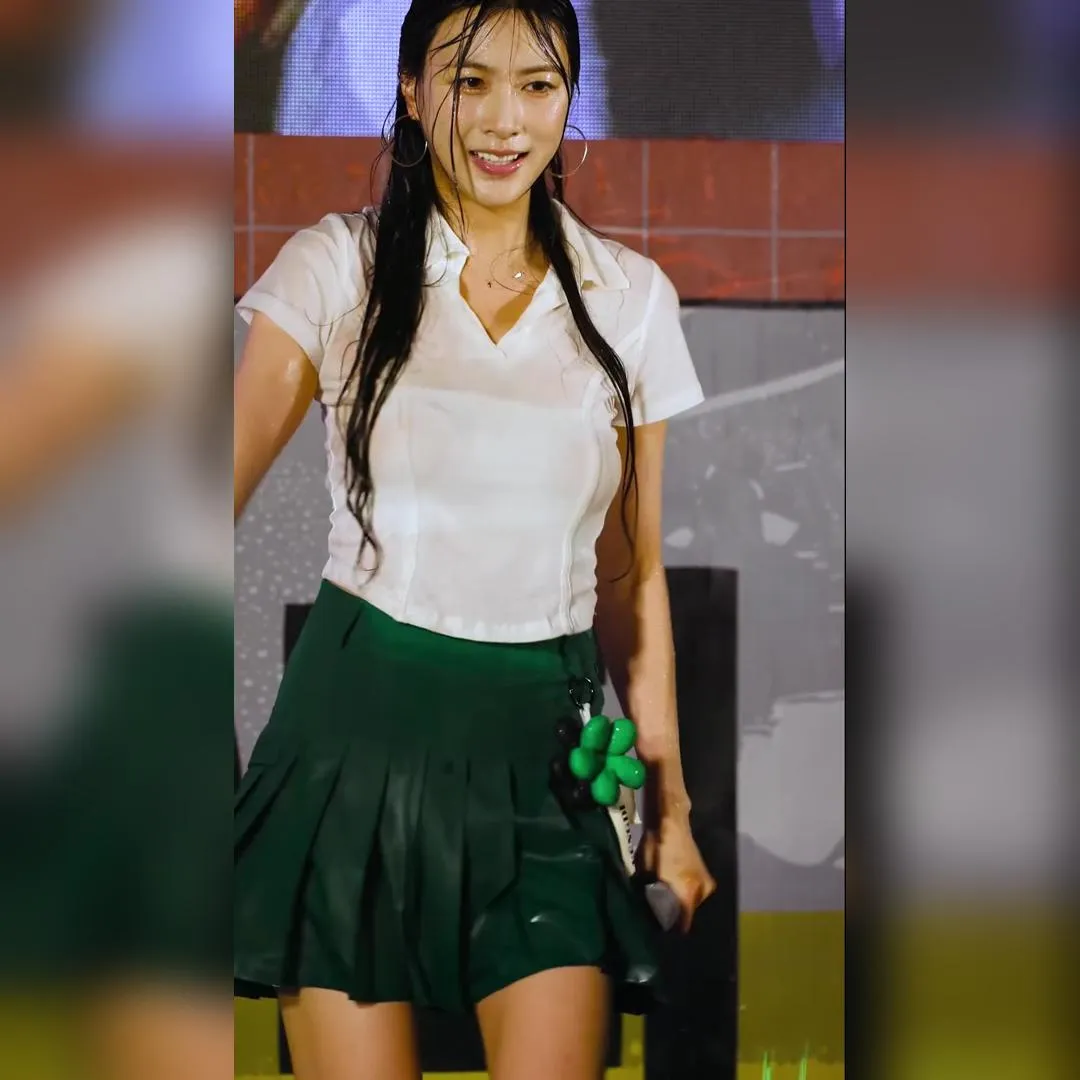 暴雨中白色Polo衫被淋濕的Apink吳夏榮隱約露出膚色內衣