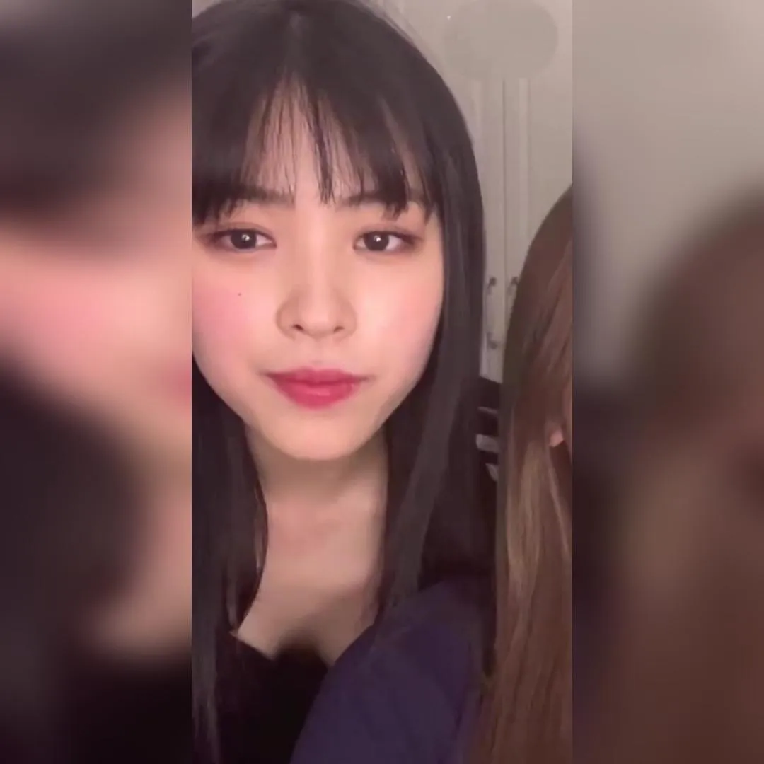 直播中不小心低頭的ITZY成員柳真