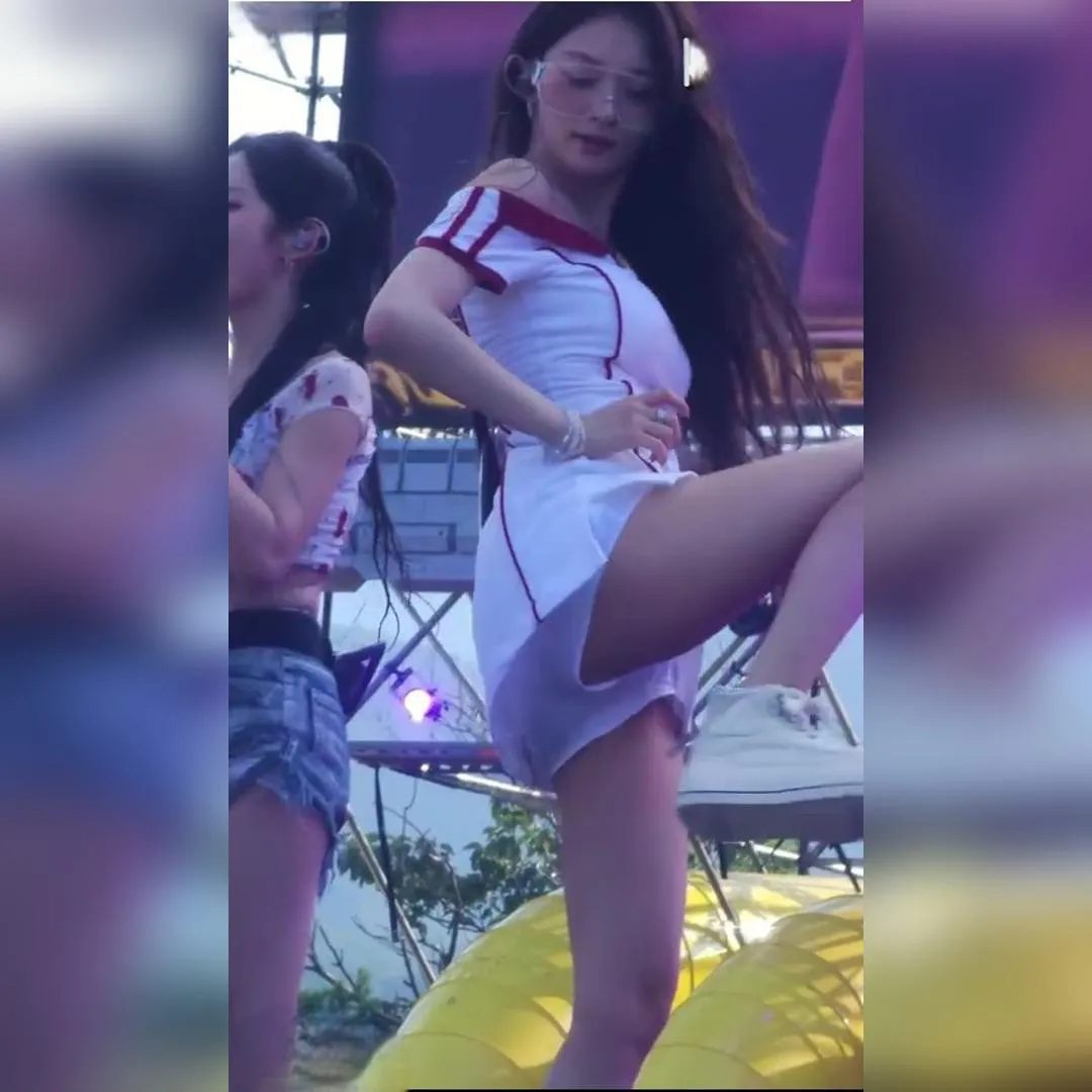 因為臉太小，滑雪鏡看起來超大的fromis_9李娜炅動圖