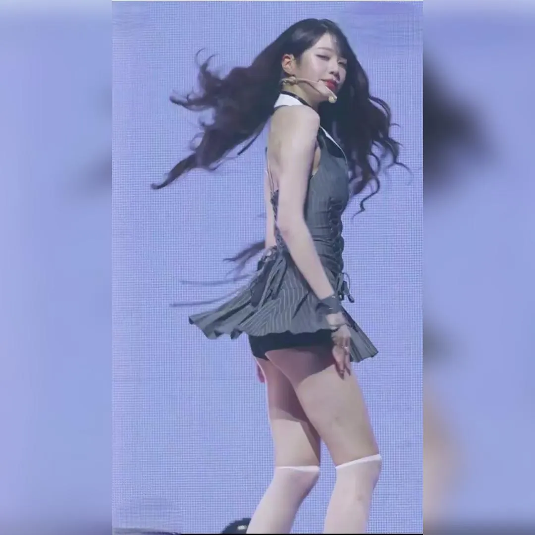 IVE 張員瑛內搭短褲曝光動圖