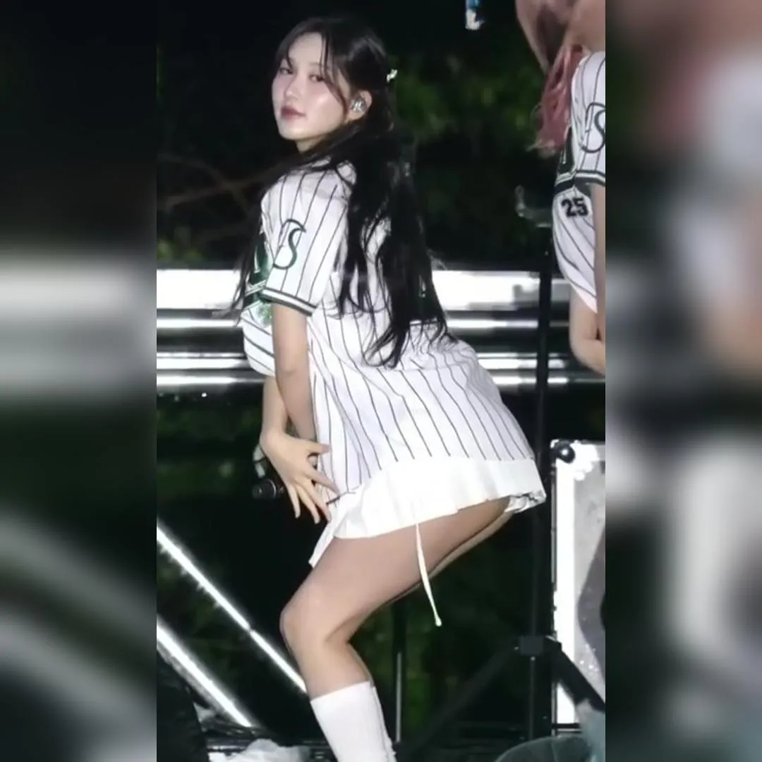 網球裙背影 IVE 秋天動圖