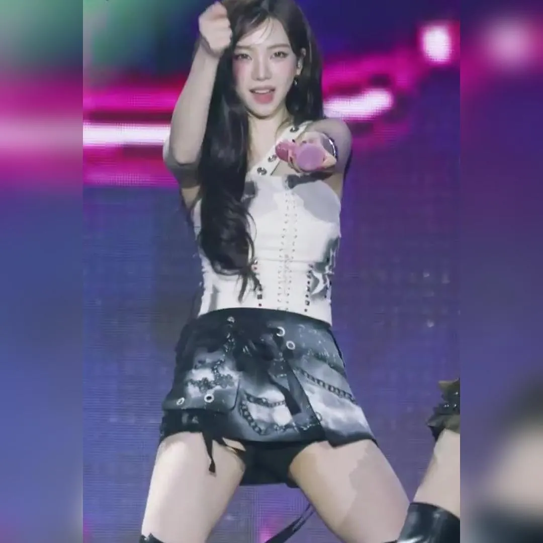 허벅지 떨리는 에스파 카리나 움짤