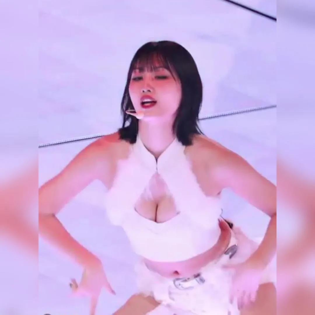 安哥拉掛脖無袖顯胸部曲線 TWICE Momo