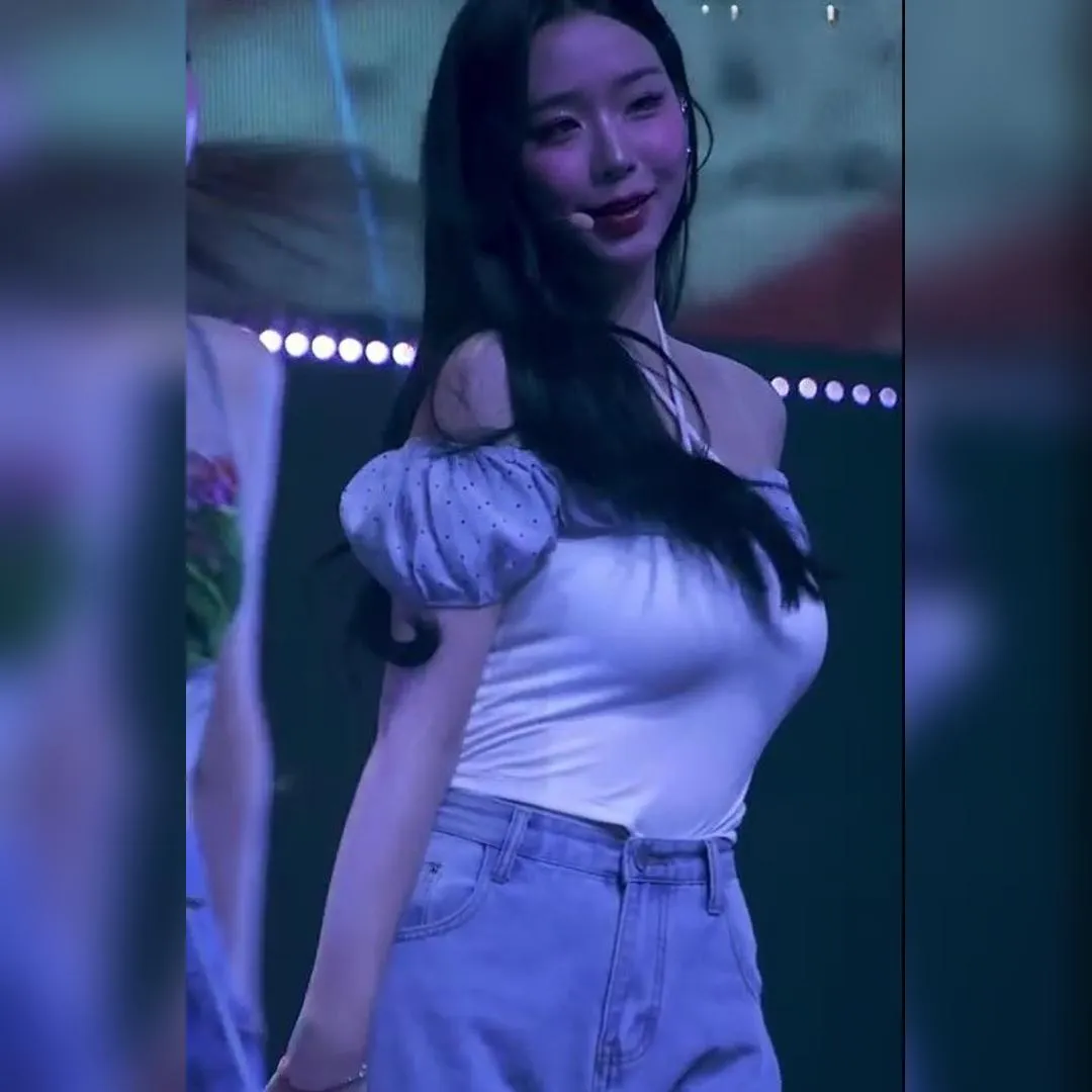 臉頰瘦下來的TripleS金彩妍GIF