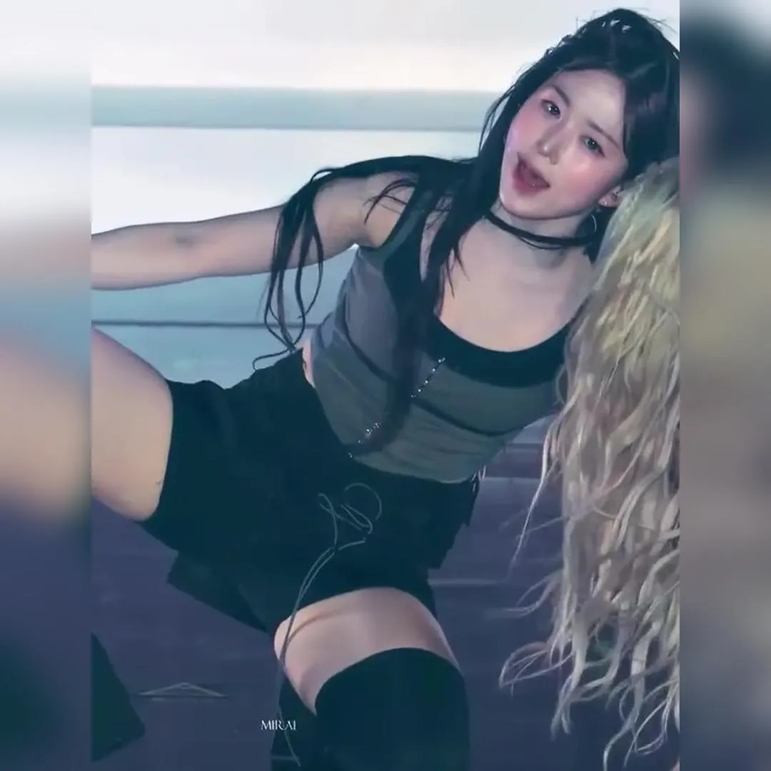 NMIXX 吳海媛 黑色長筒襪短裙舞蹈