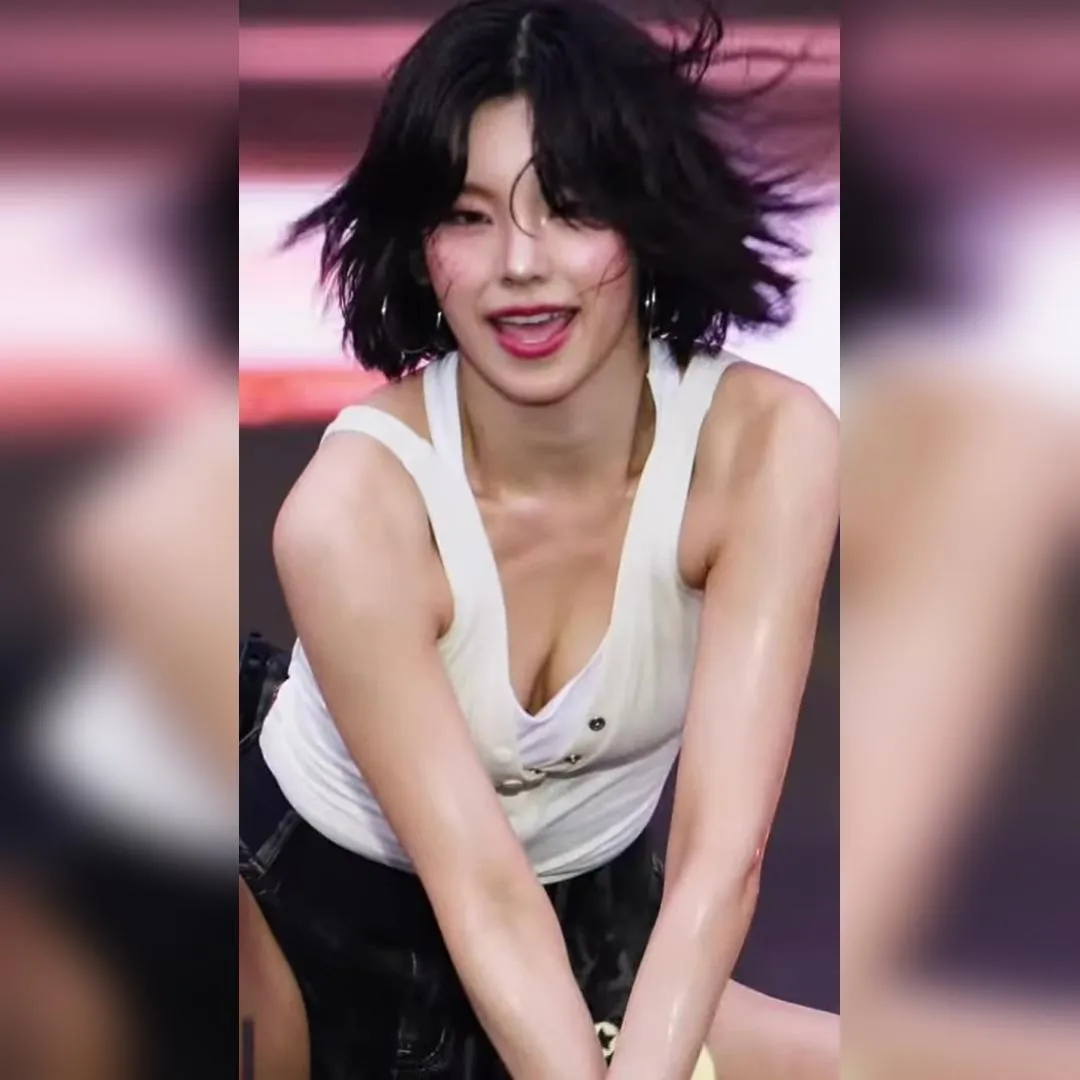 [Waterbomb Seoul] ITZY 玗真 白色背心濕身搭配牛仔短褲