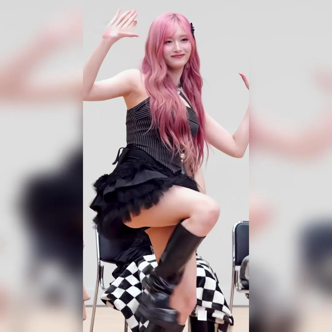 像黑天鵝一樣的IVE李敍 迷你粉絲見面會 展現良好的態度以及結實的大腿