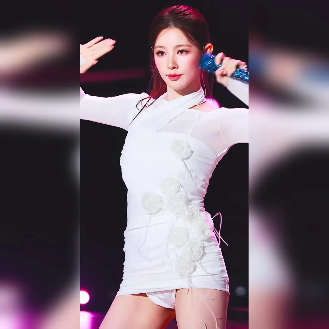 捲起來露出安全褲的白色透視洋裝 (G)I-DLE 美延