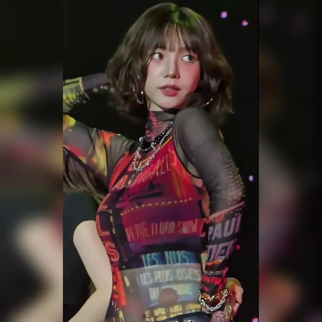 알록달록 시스루 속 찰랑이는 무브먼트 대박 에스파 단발 카리나