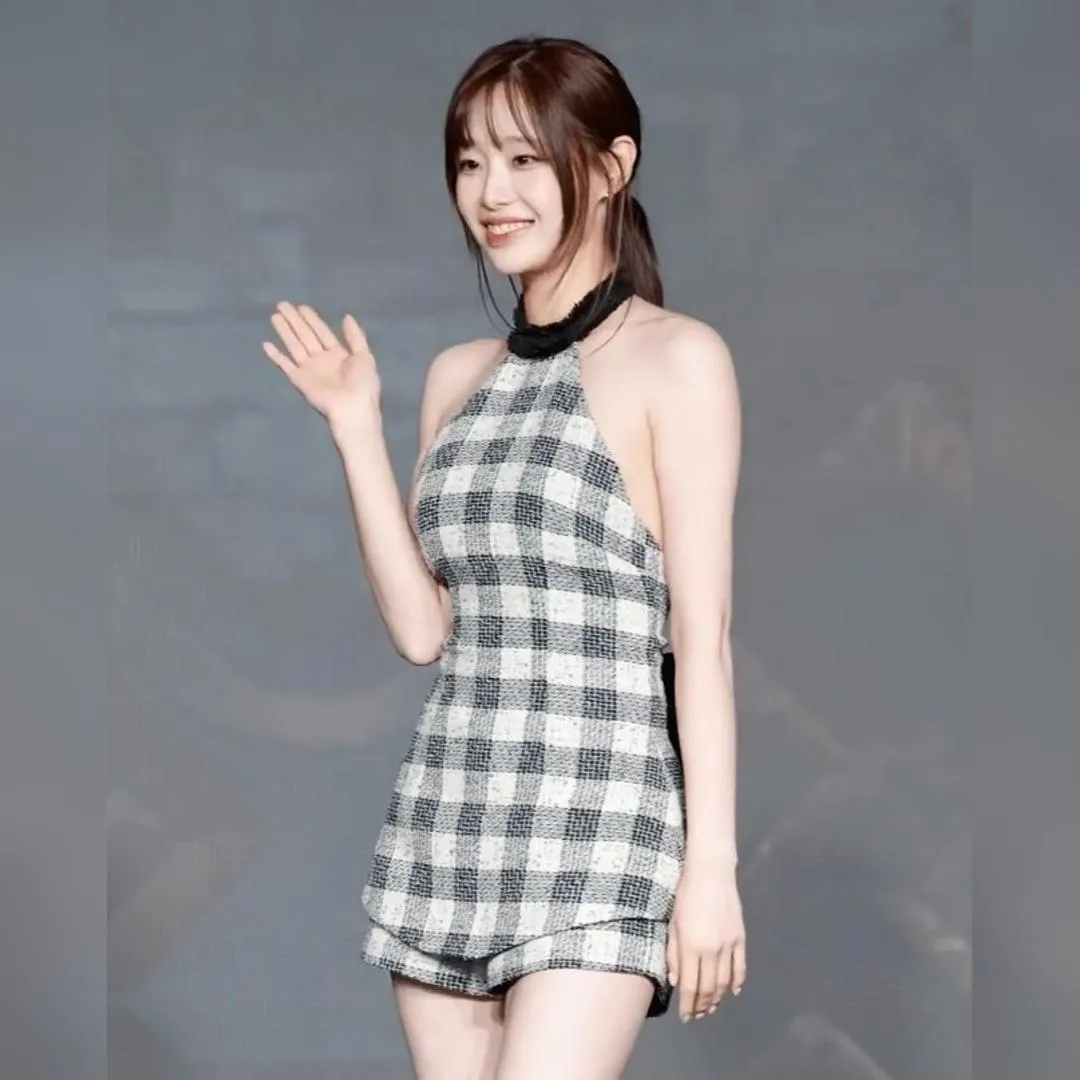 Chuu…格紋露背迷你洋裝透視側乳背影