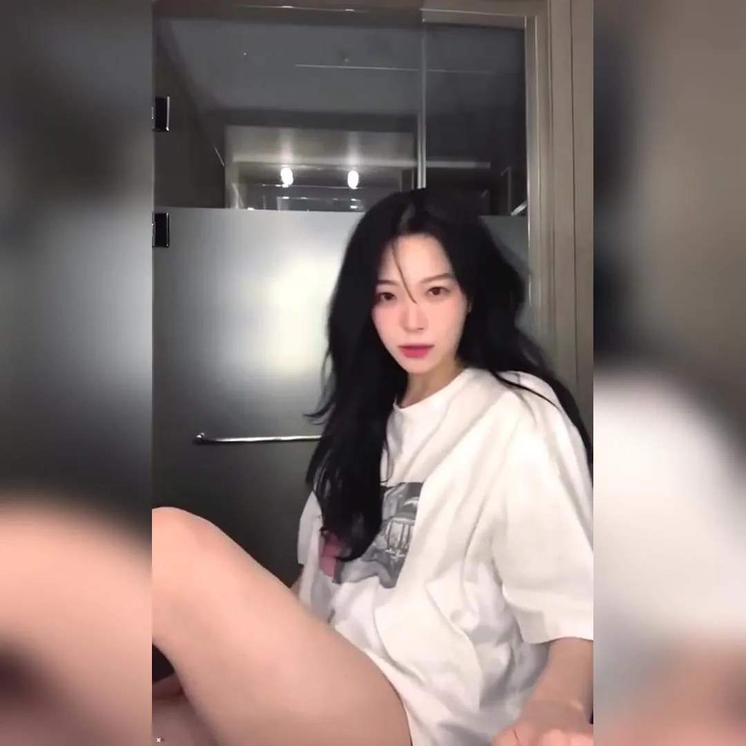 fromis_9 白知憲直播放送大秀美腿