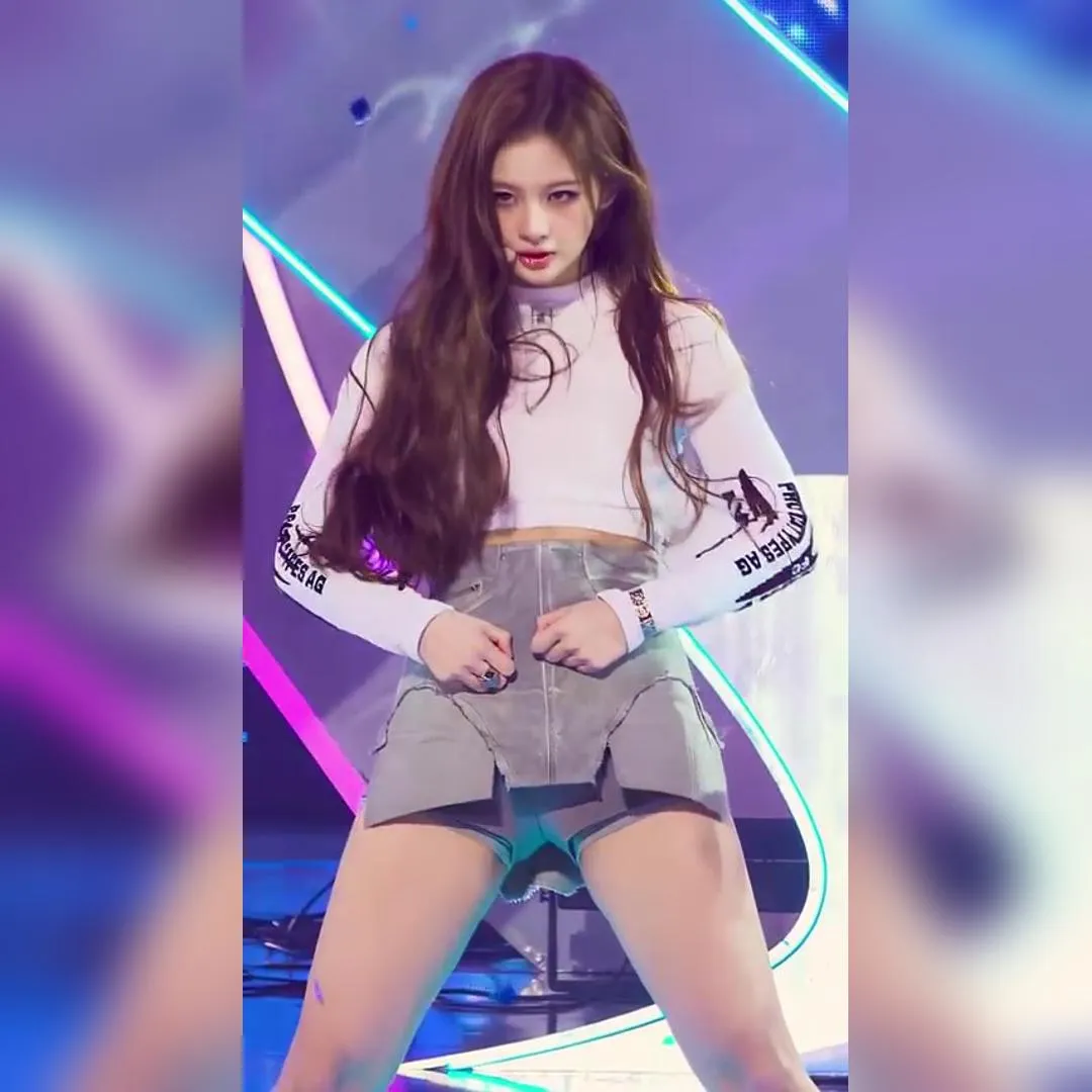 NMIXX雪倫灰色內搭褲修長腿美貌